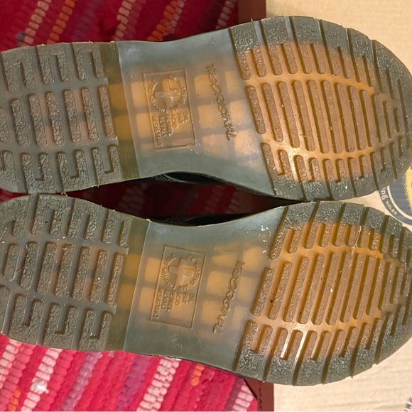 Doc Marten's 1460 Women's Smooth Leather Lace Up Boots in Black, size 8 - Picture 4 of 7